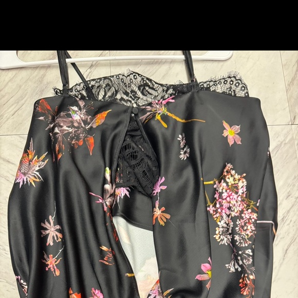 Floral Black Blouse with Lace Detail brand new Victoria’s Secret - Picture 4 of 4